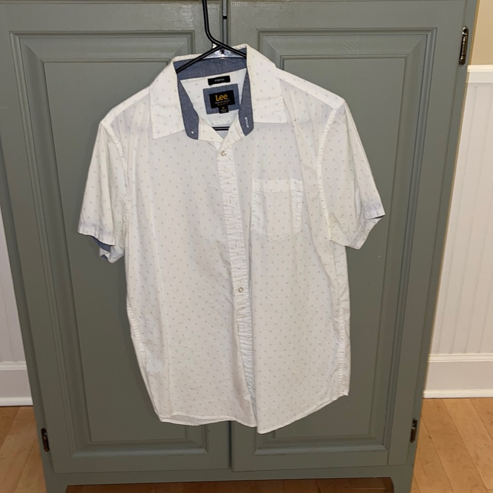 Men’s short sleeve casual button down
